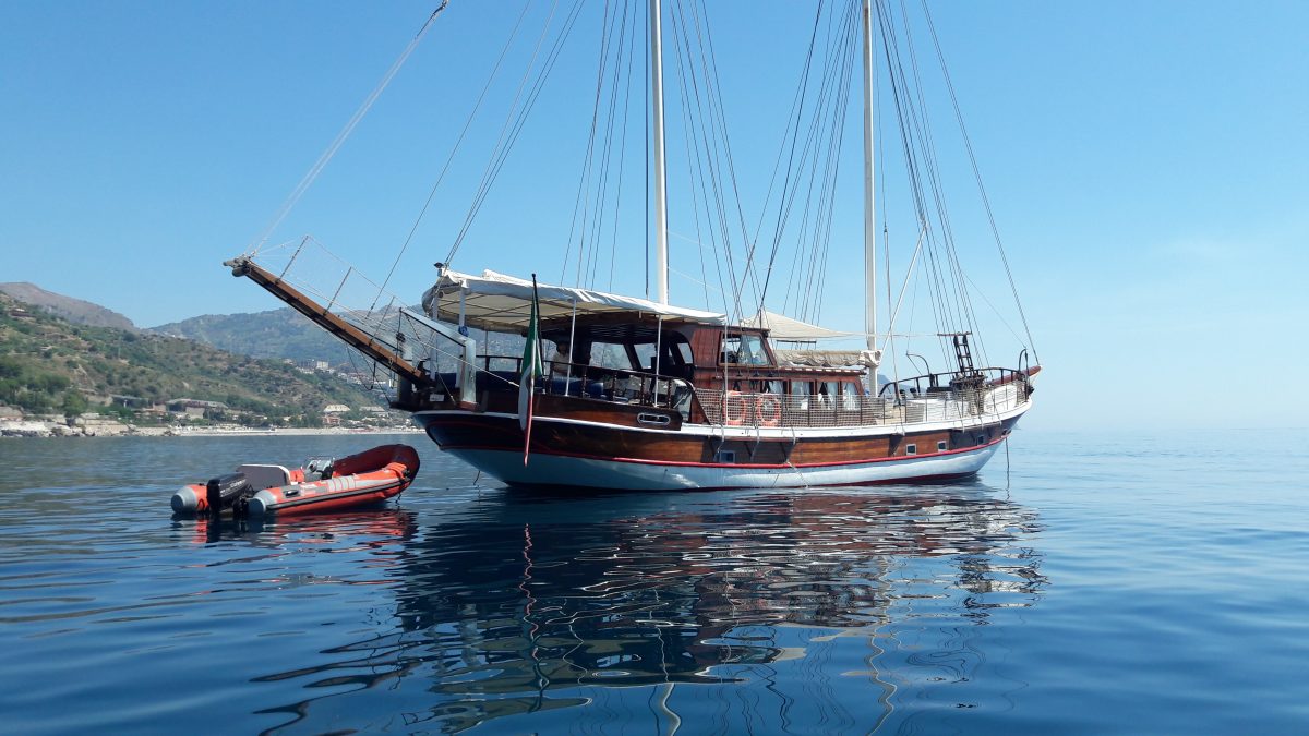 yacht tour sicily